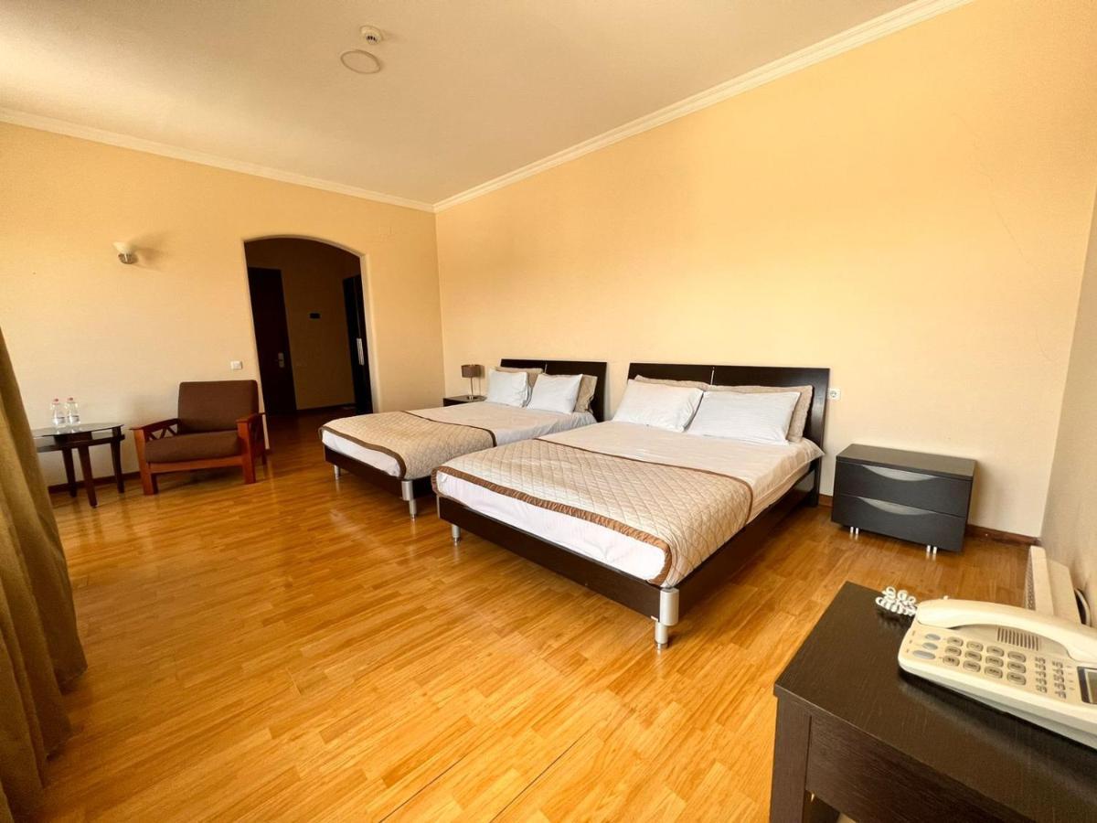 Hotel Beaumonde Garden Tbilisi Buitenkant foto
