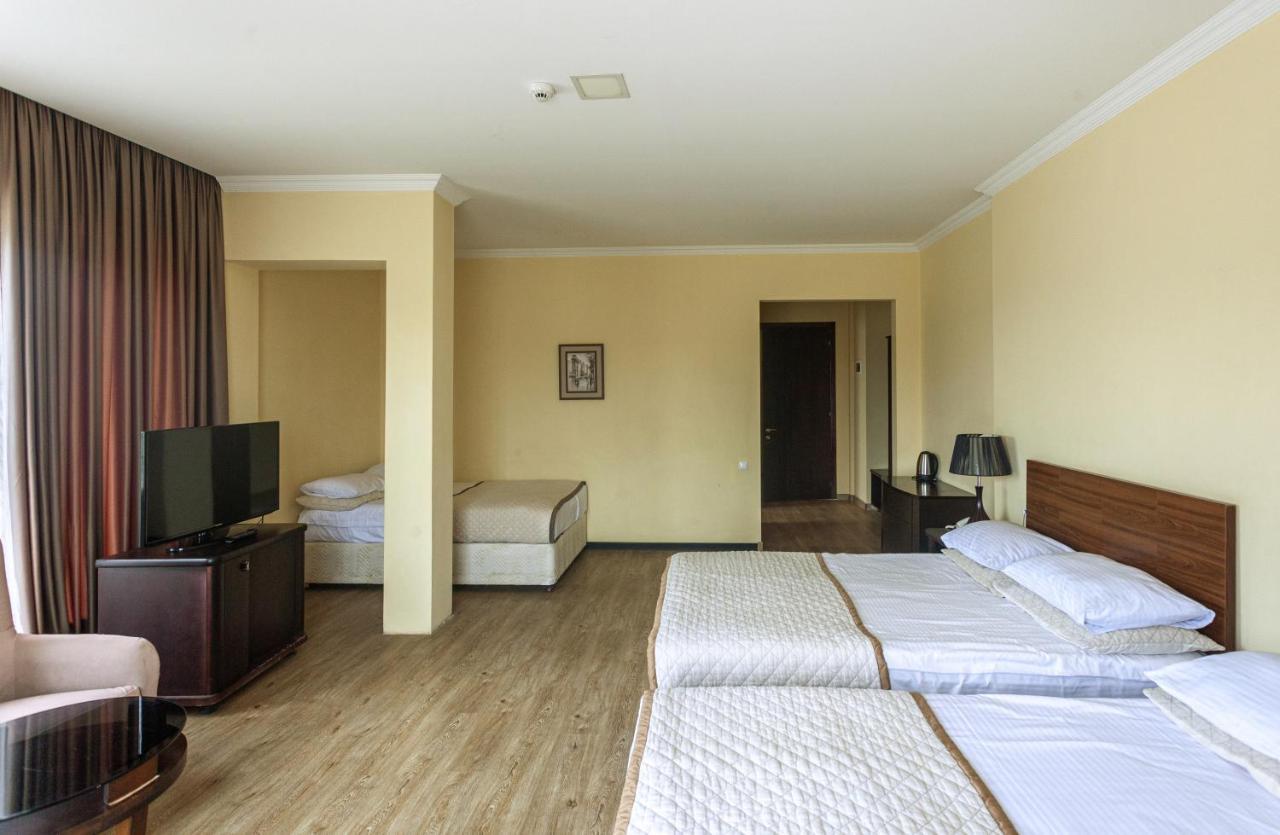 Hotel Beaumonde Garden Tbilisi Buitenkant foto