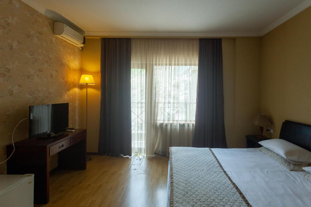 Hotel Beaumonde Garden Tbilisi Buitenkant foto
