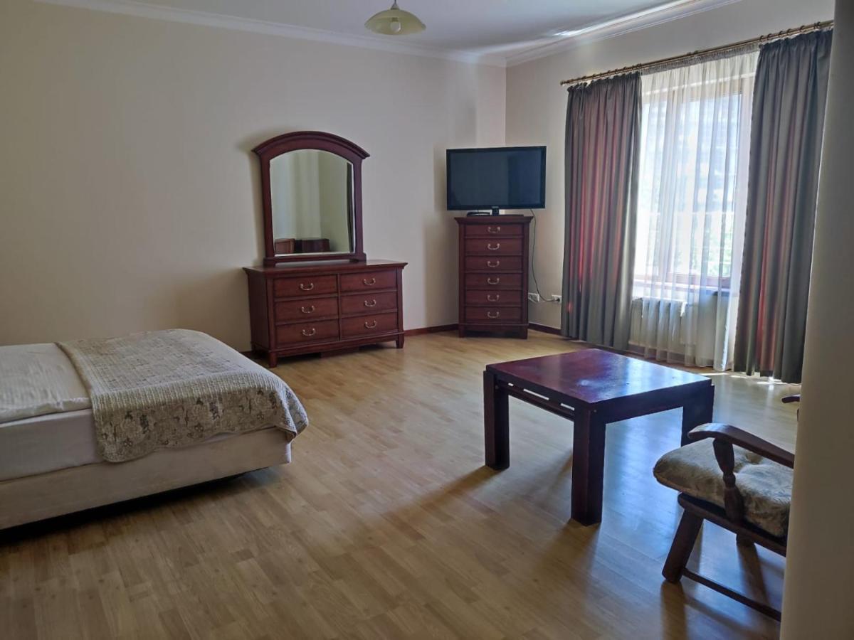 Hotel Beaumonde Garden Tbilisi Buitenkant foto