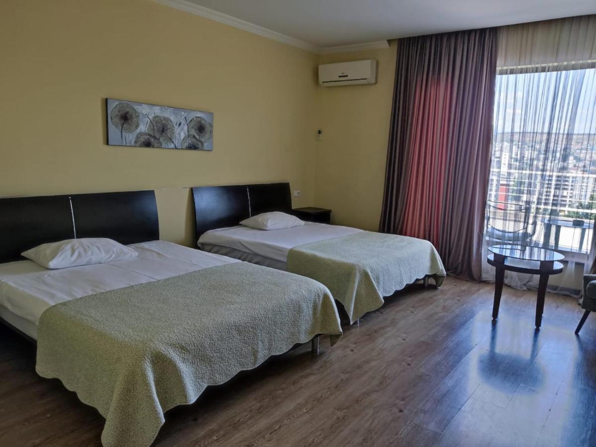 Hotel Beaumonde Garden Tbilisi Buitenkant foto