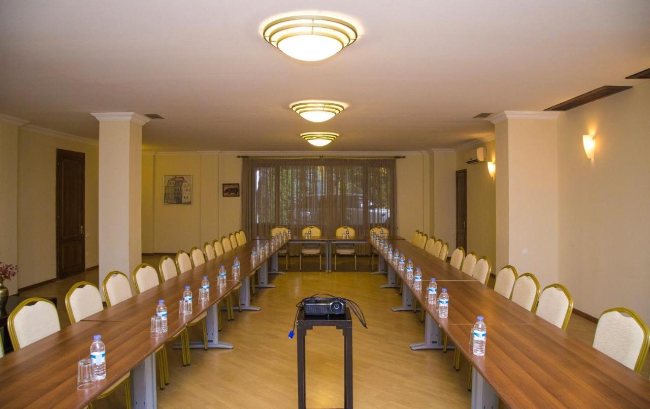 Hotel Beaumonde Garden Tbilisi Buitenkant foto