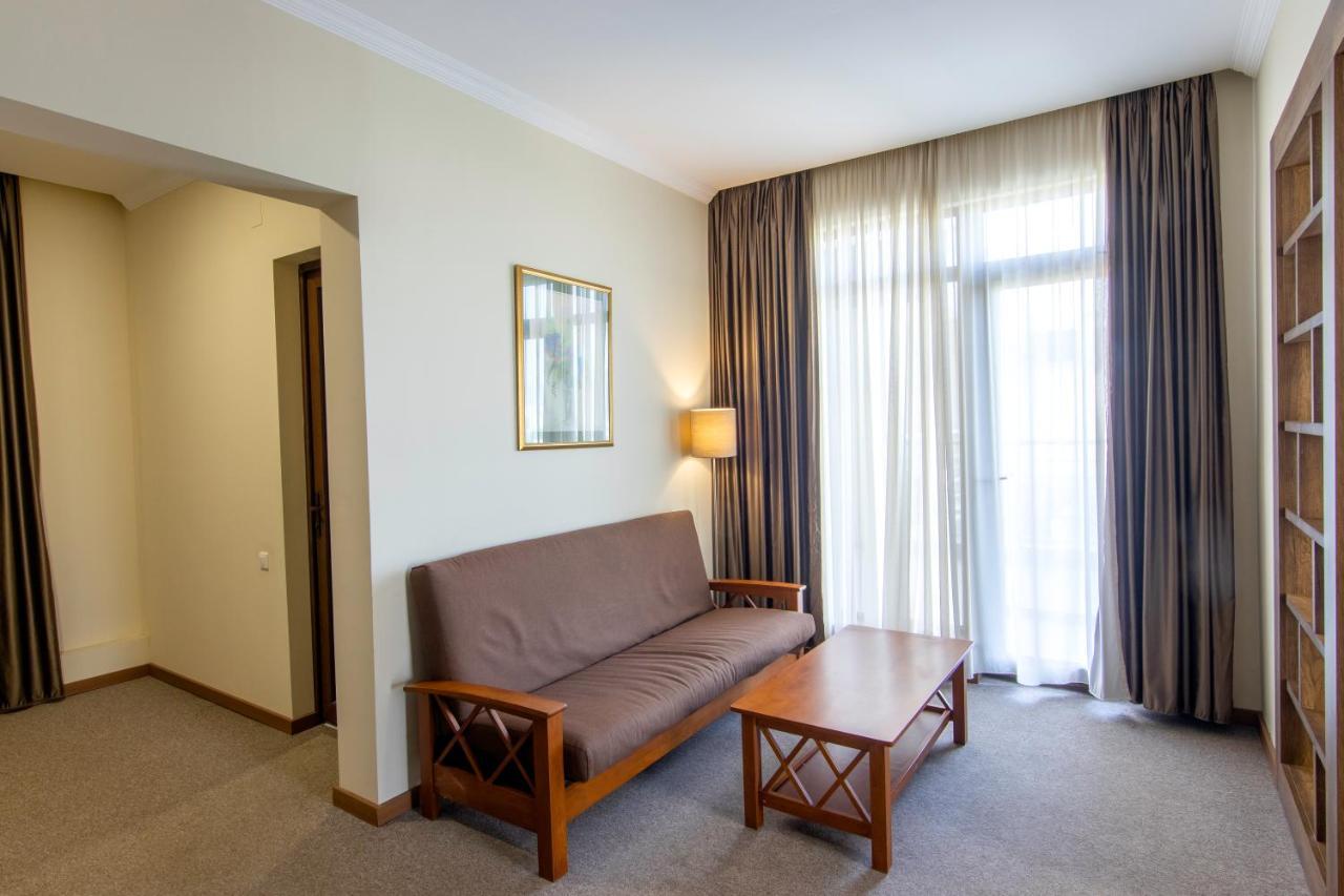 Hotel Beaumonde Garden Tbilisi Buitenkant foto