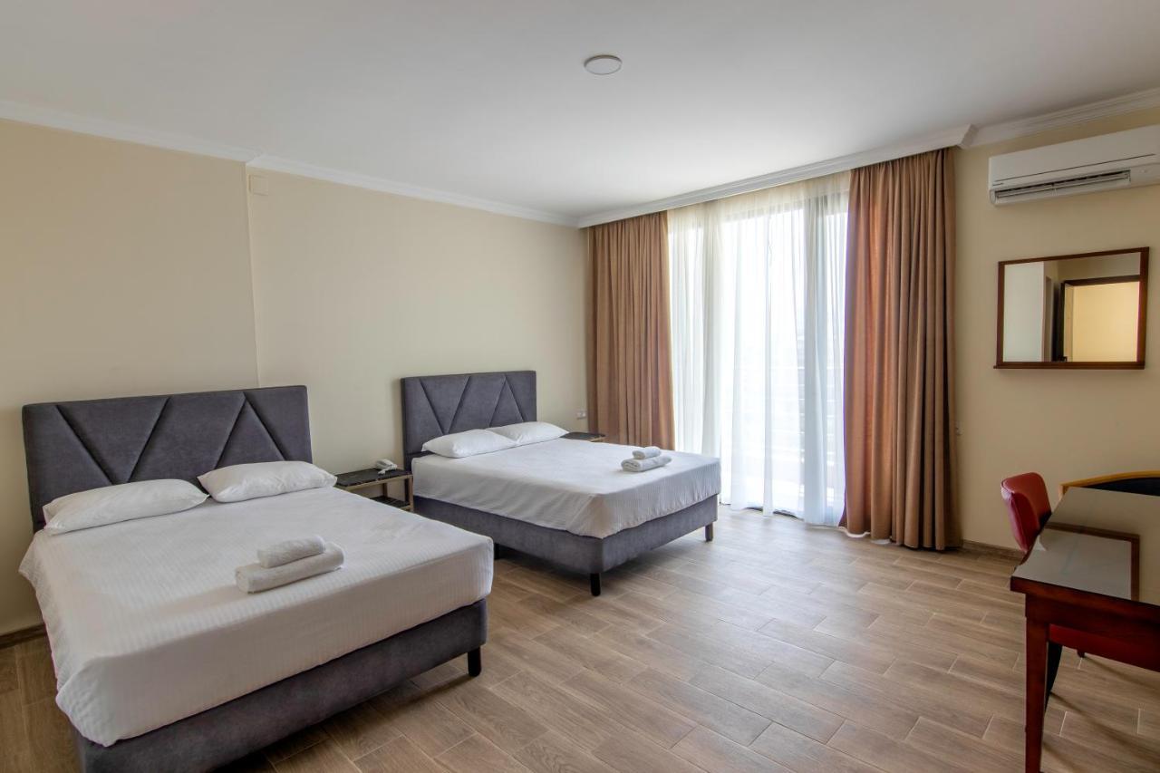 Hotel Beaumonde Garden Tbilisi Buitenkant foto