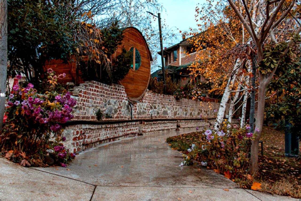Hotel Beaumonde Garden Tbilisi Buitenkant foto
