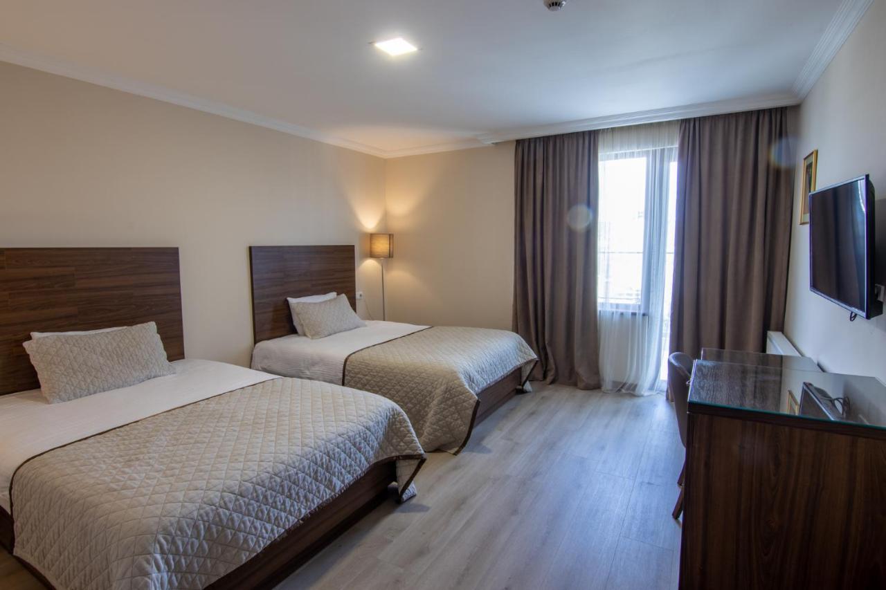 Hotel Beaumonde Garden Tbilisi Buitenkant foto