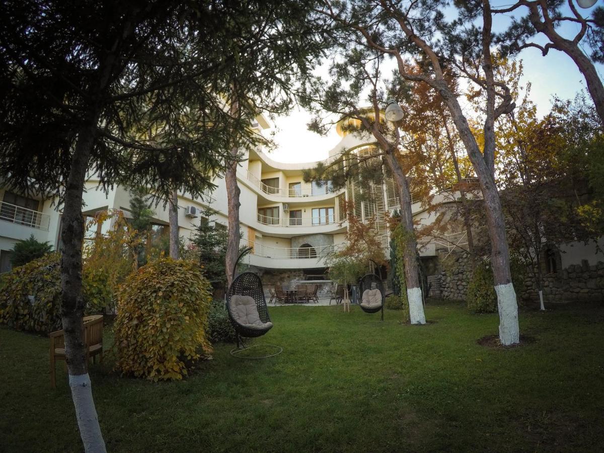 Hotel Beaumonde Garden Tbilisi Buitenkant foto